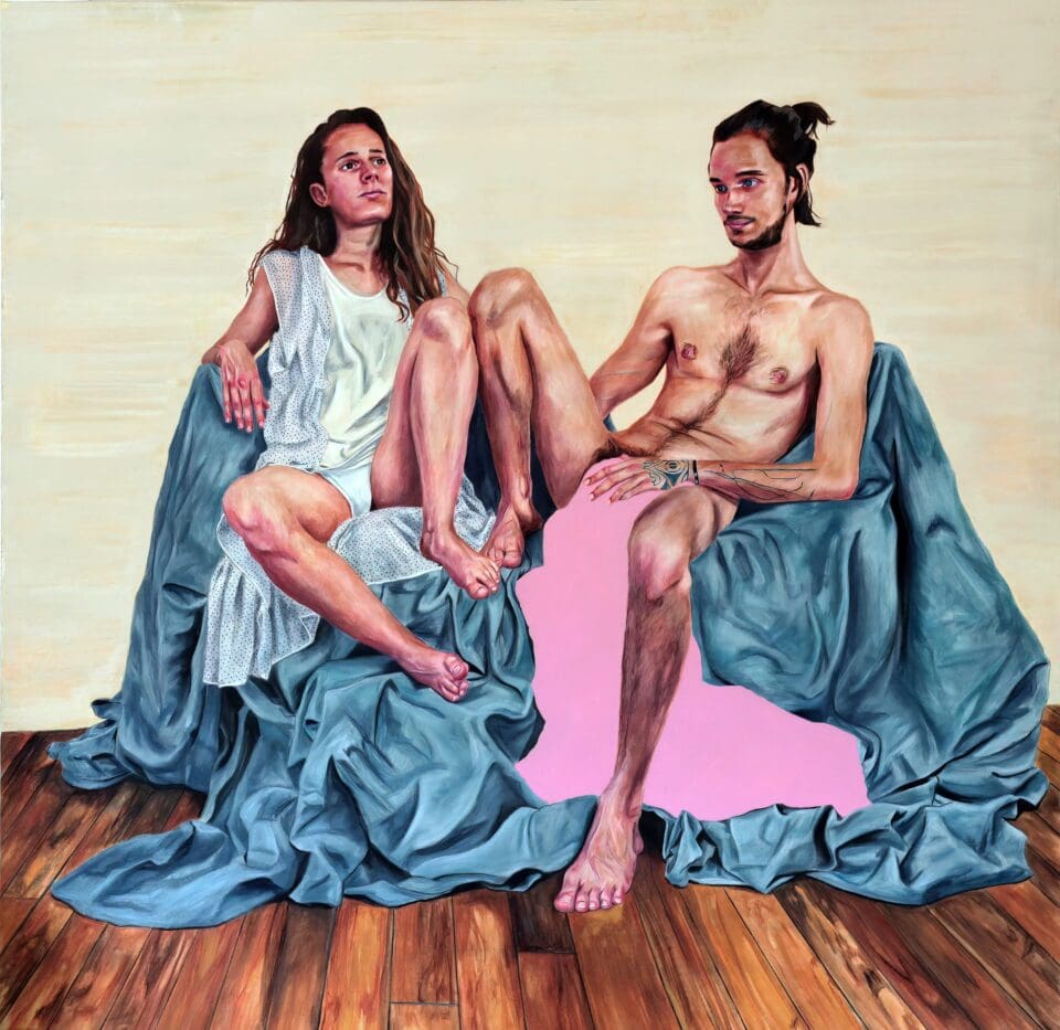 Couple assis sur drap bleu, 200x200 cm, huile sur toile, 2020